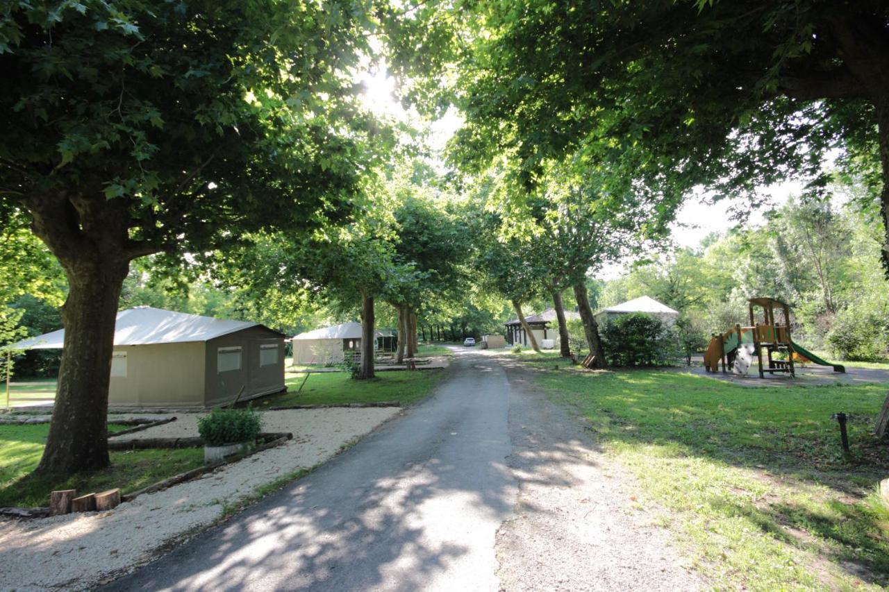 Camping L'Ilot Du Chail Sansais Exterior photo