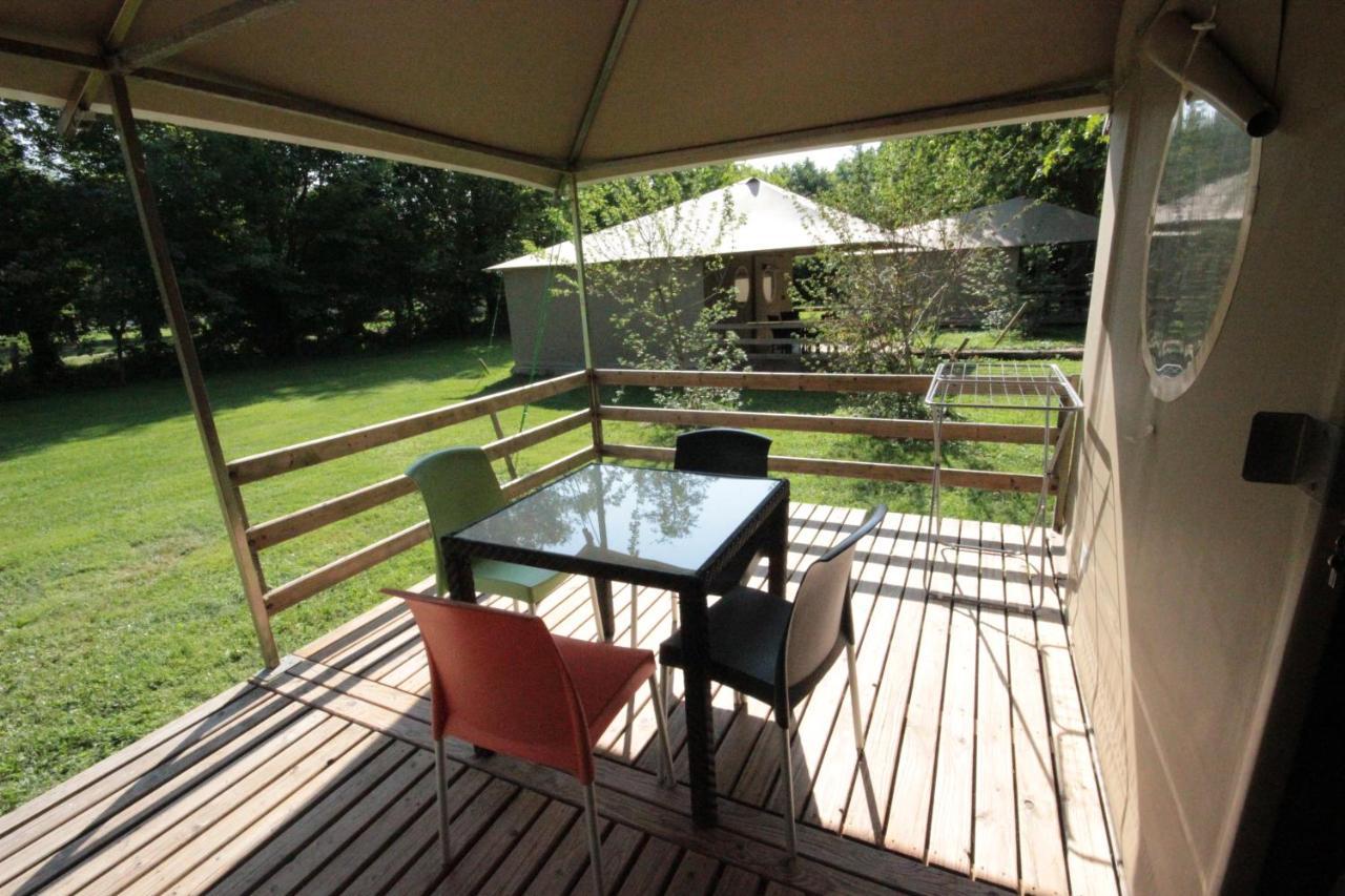 Camping L'Ilot Du Chail Sansais Exterior photo