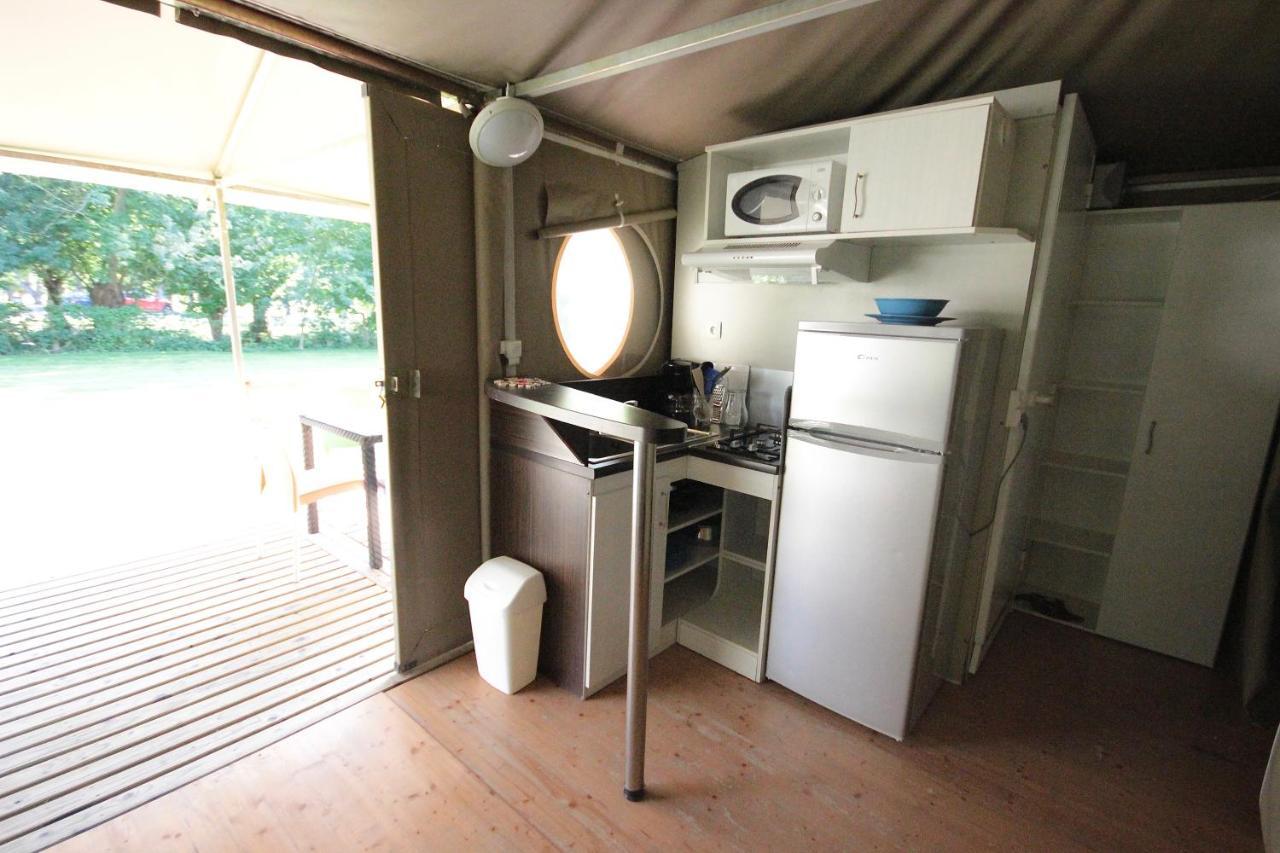 Camping L'Ilot Du Chail Sansais Exterior photo