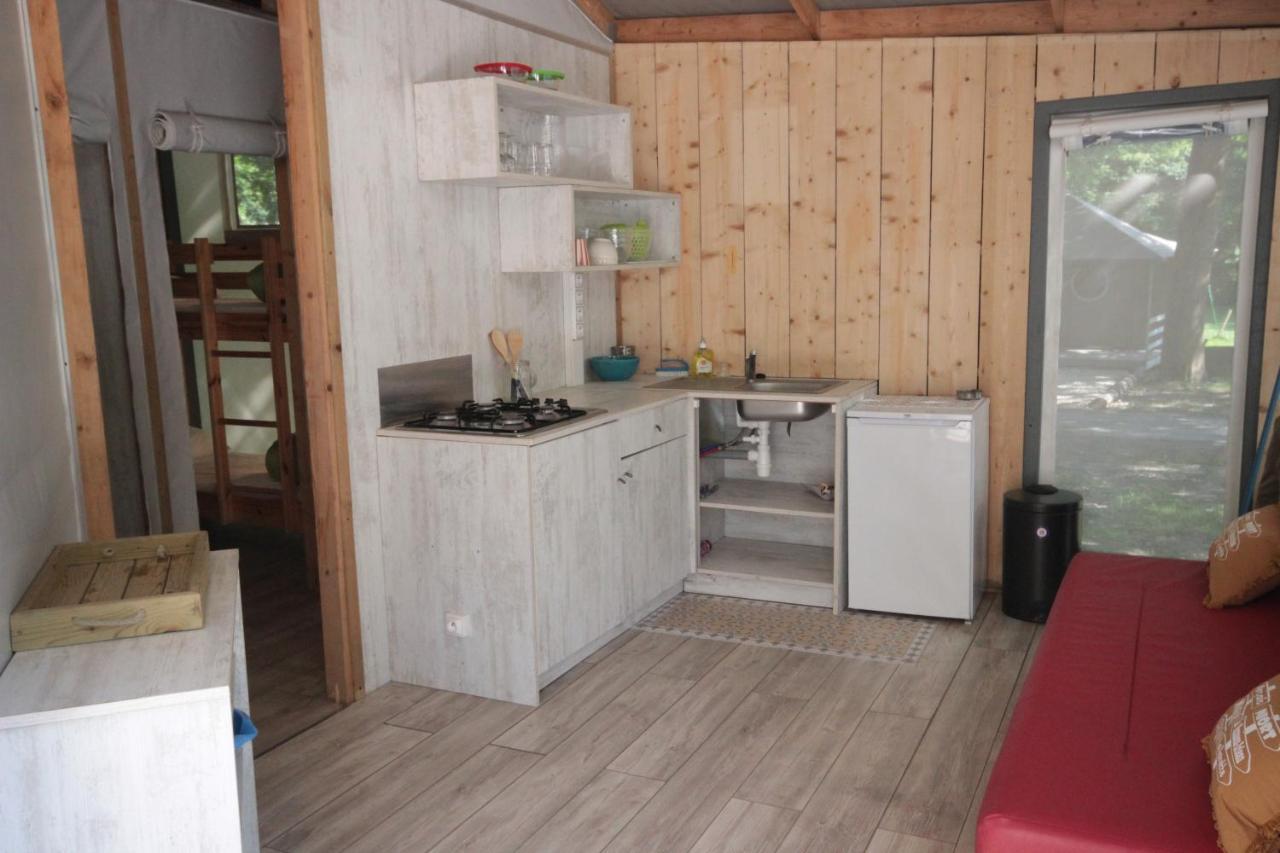 Camping L'Ilot Du Chail Sansais Exterior photo
