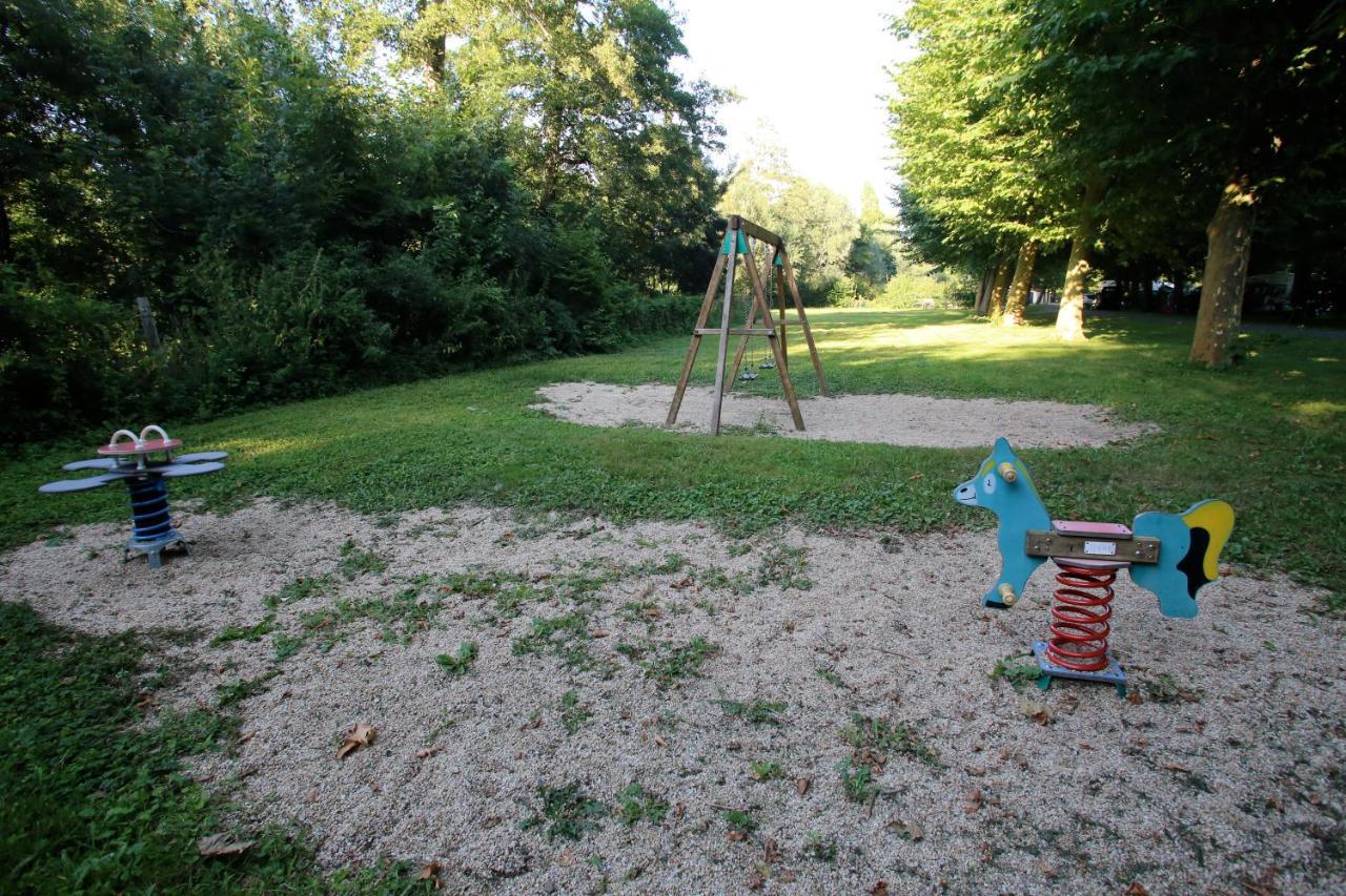 Camping L'Ilot Du Chail Sansais Exterior photo