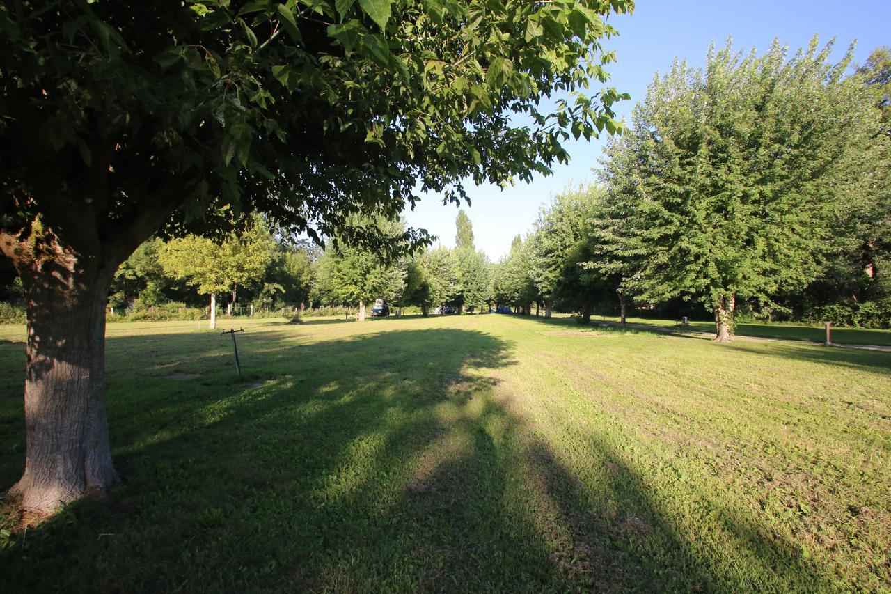 Camping L'Ilot Du Chail Sansais Exterior photo