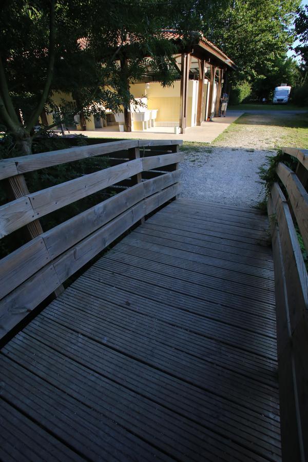 Camping L'Ilot Du Chail Sansais Exterior photo