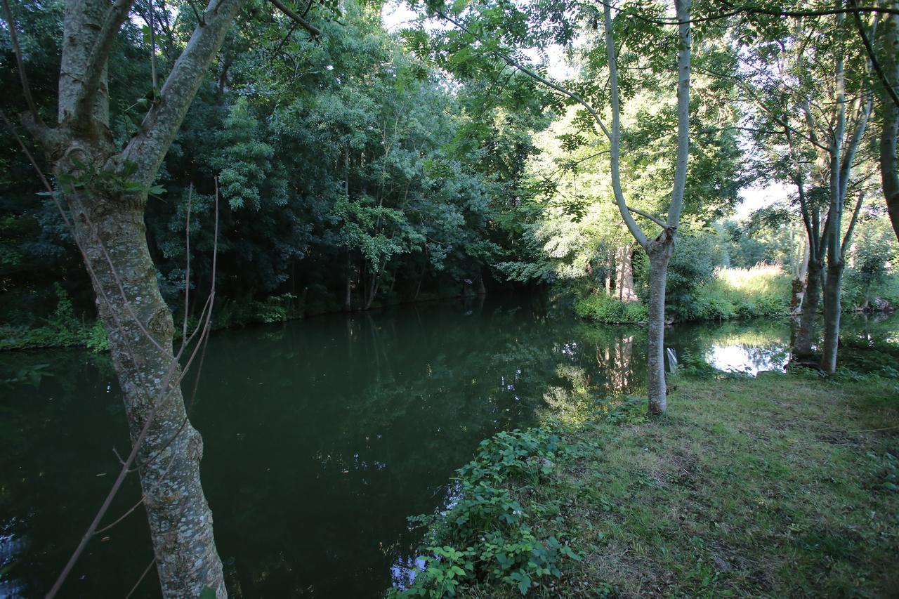 Camping L'Ilot Du Chail Sansais Exterior photo