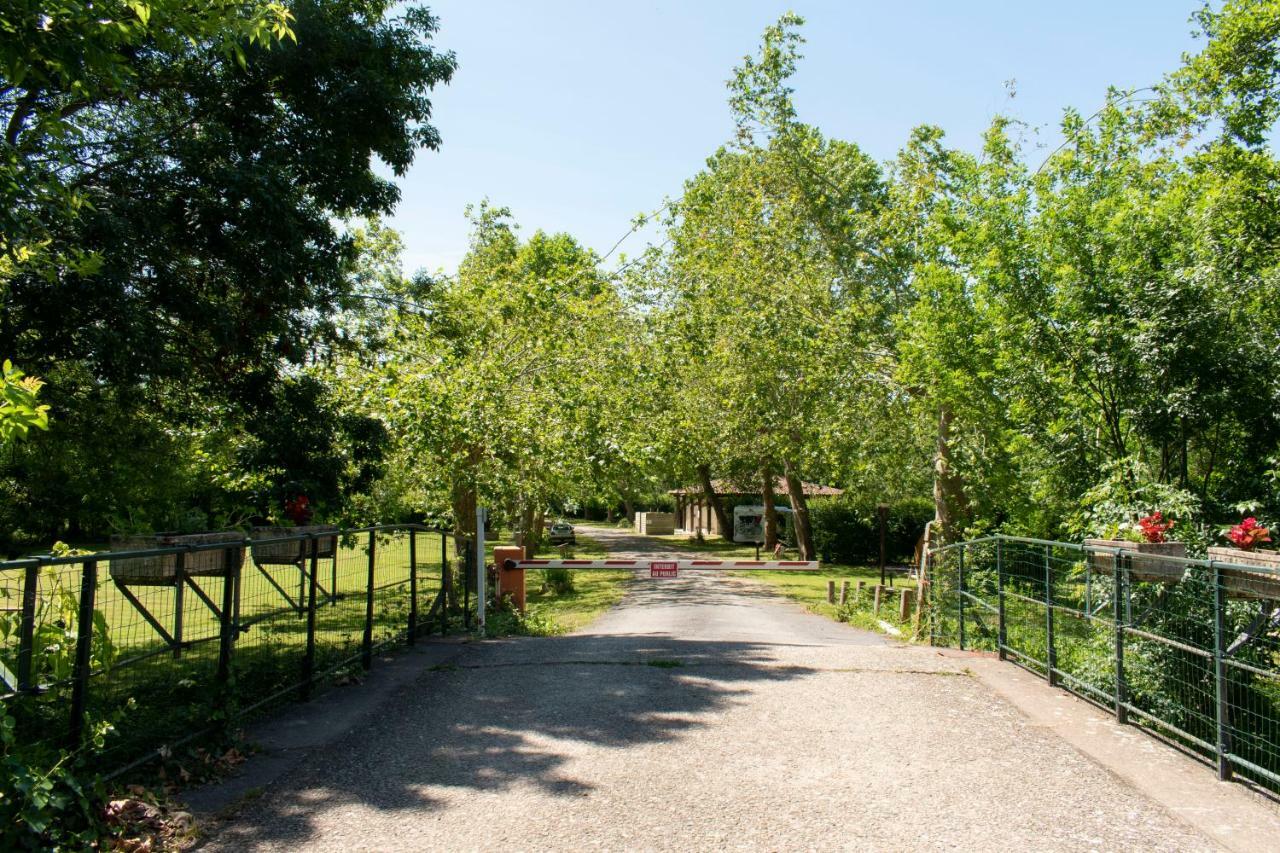 Camping L'Ilot Du Chail Sansais Exterior photo